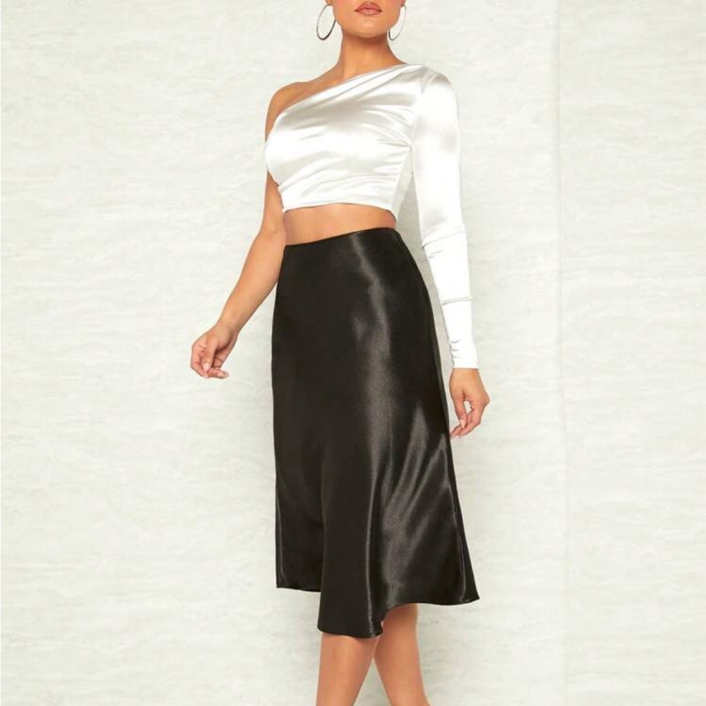 Shein bar zipper side solid Satin Midi Skirt in Black. NWT